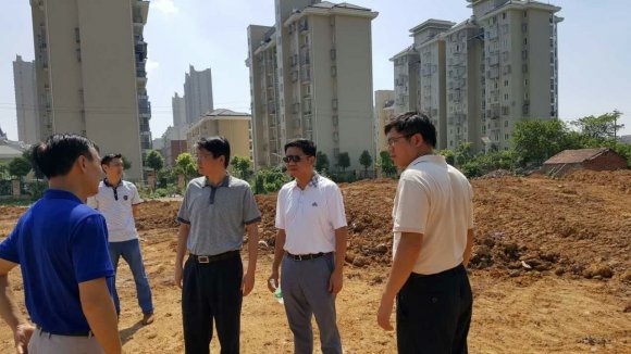 公司领导实地调研建筑工程项目