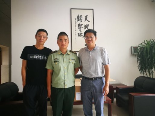 公司领导慰问区消防大队