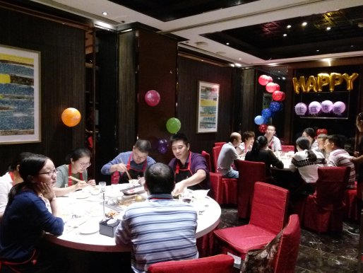 集体生日会  温暖员工心