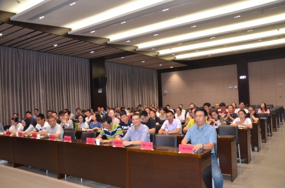 公司举办“人格与健康”心理辅导专题讲座