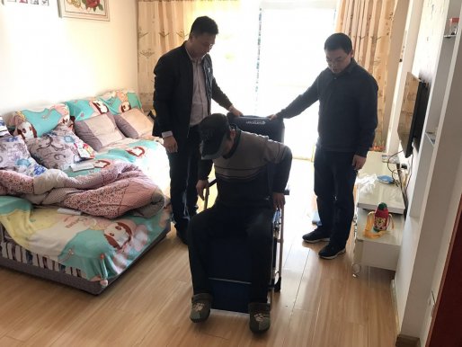 暖心关爱送真情