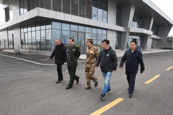 武汉警备区领导视察汉南通用机场