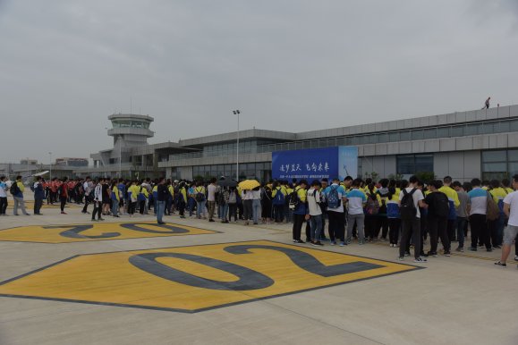 “逐梦蓝天•飞向未来”航空科普研学活动 在汉南机场举行
