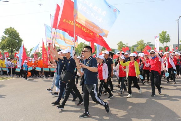 集团170名职工参与迎军运徒步活动
