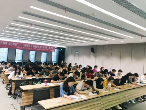 “青心相约 快乐同行”