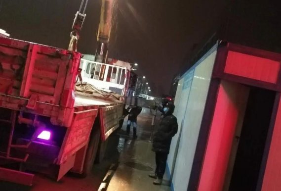 左斌：连轴转19天，建设3所方舱