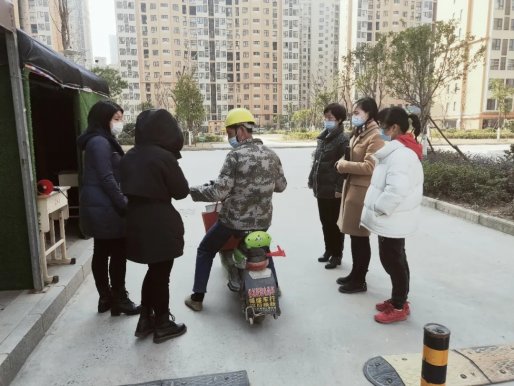 不打招呼严督查，实地调研细指导