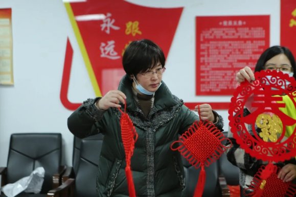 干群动手美环境，就地战疫迎牛年——车都集团机关举行美化环境主题活动