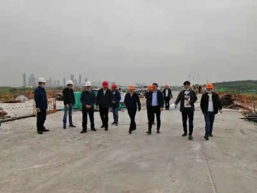 区政府办率队调研全力三路延长线跨通顺河道路桥梁工程
