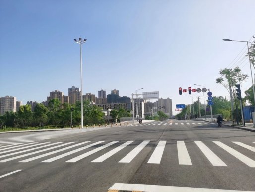 五一前夕滨河大道交通开放