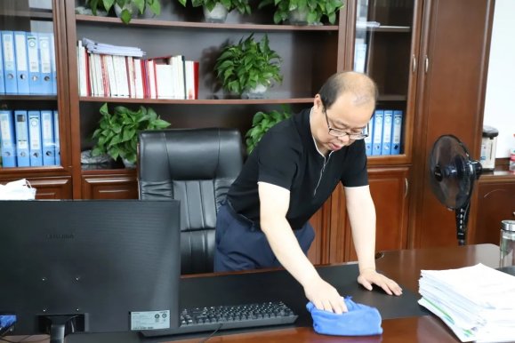 车都置业公司开展“周末清洁家园”活动