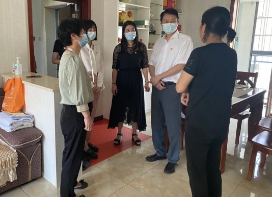 车都集团联合泥湖河社区开展“迎佳节 送温暖”走访慰问活动