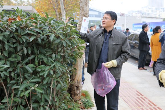 车都建投公司积极参与清洁家园周末大扫除活动