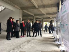 区人大代表团参观考察乌金社区卫生院建设情况