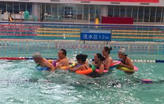 公司组织参加“2015年武汉开发区（汉南区）第八届职工游泳比赛暨首届水上趣味赛”